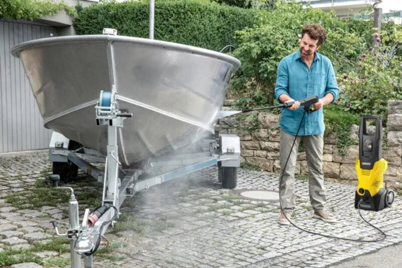 Pressure washing concrete driveway